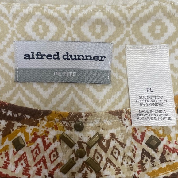Alfred Dunner Petite Large short sleeve-shirt with design on front - Picture 7 of 8